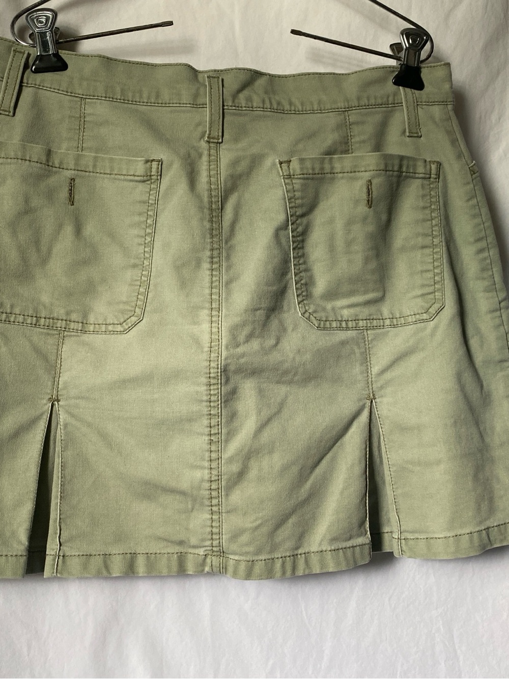 Gloria Vanderbilt light sage green skirt with logo tag